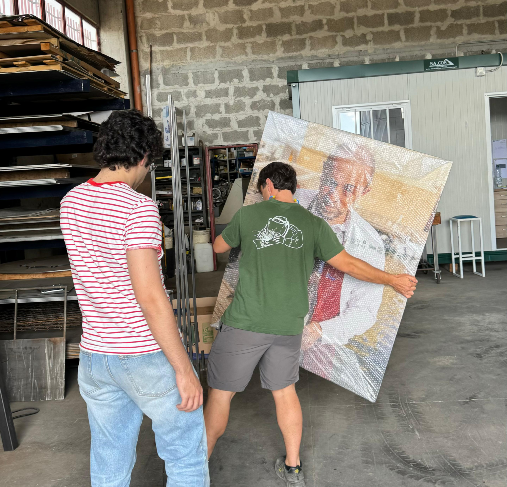 Supper Segreta x Tormaresca: Supporti Espositivi. L’artista e fotografo pugliese Francesco Paolo Grassi ha progettato supporti espositivi..