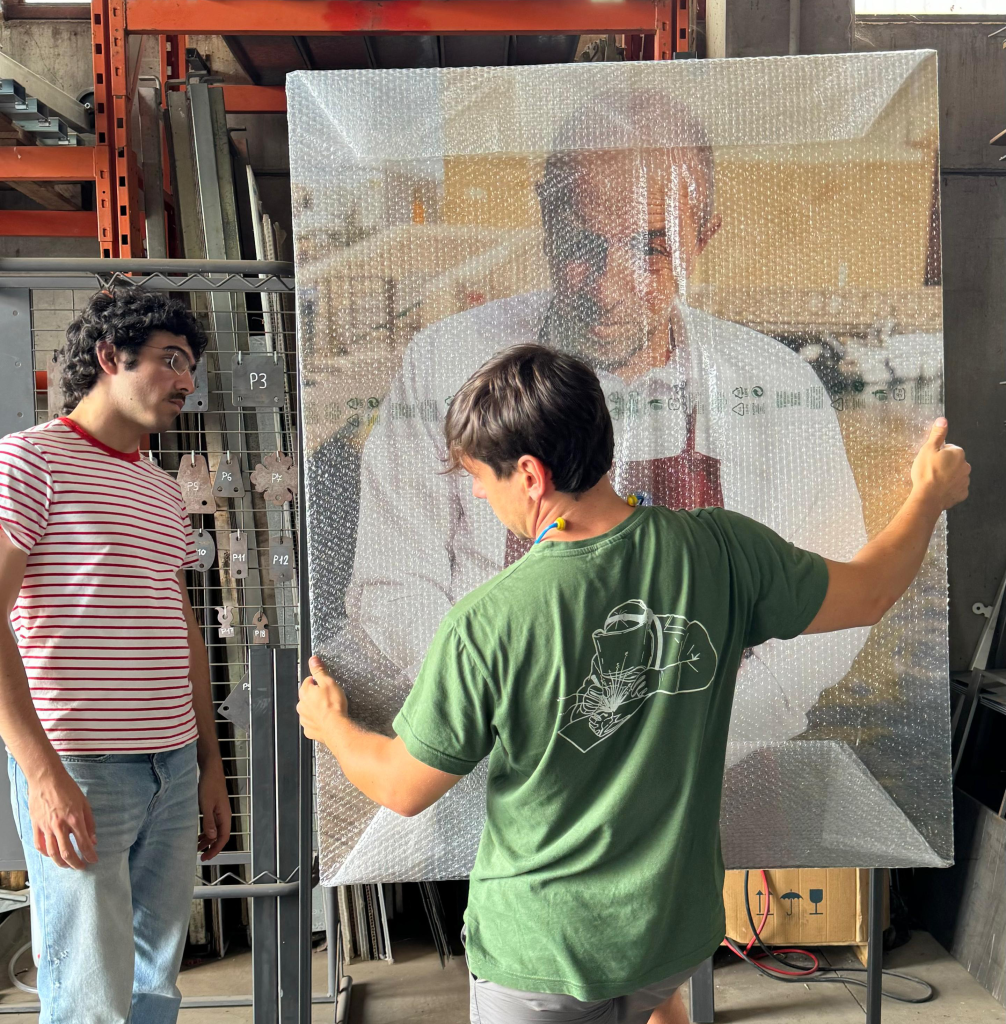 Supper Segreta x Tormaresca: Supporti Espositivi. L’artista e fotografo pugliese Francesco Paolo Grassi ha progettato supporti espositivi..