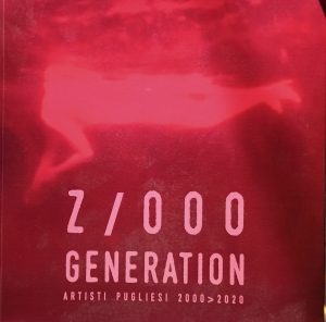 Ozio di Pierluca Cetera. Nel 2019, l’artista Pierluca Cetera ha presentato “OZIO”, un’installazione che esplora il momento dell’ozio creativo.